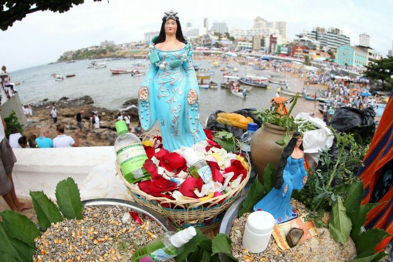 festa-de-iemanj-na-praia-do-rio-vermelho-em-salvador-v-deo